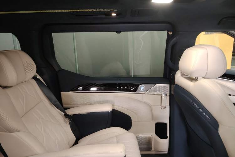 Used Zeekr 009 2024 7-Seater Walk-Through Version Four-Wheel Drive 108 kWh