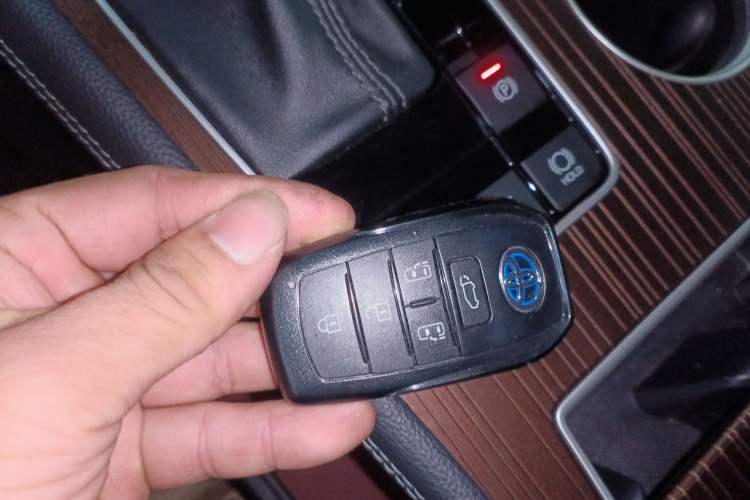 Used Toyota Sienna 2023 2.5L Hybrid Luxury Edition
