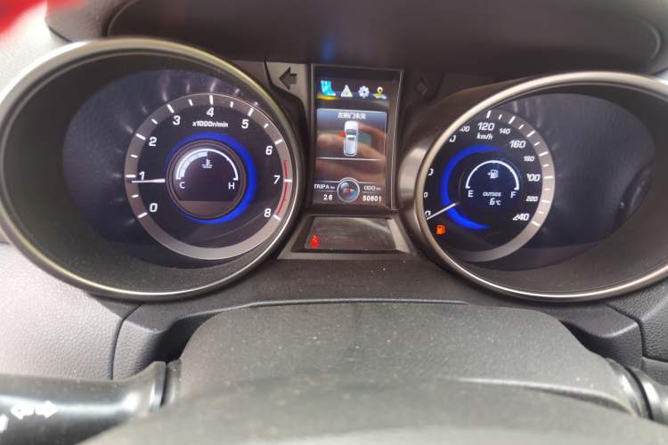 Used Changan CS75 2017 Shangkui Edition 1.5T Manual Fengxiang Model
