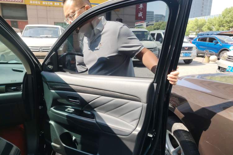 Used Mitsubishi Outlander 2019 2.0L Two-Wheel Drive Comfort Edition 5 Seats China VI Standard
