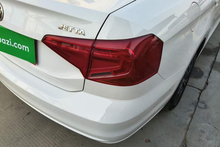 Used Volkswagen Jetta 2017 1.4L Manual Fashion Edition
