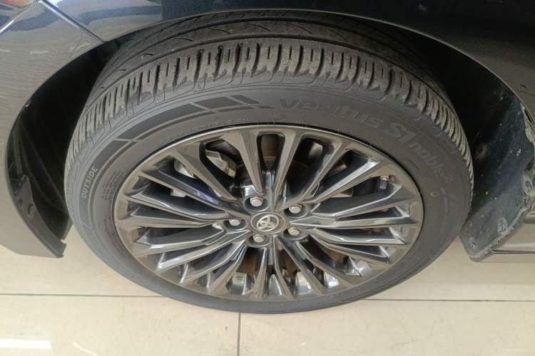 Used Toyota Avalon 2019 2.0L XLE Premium Edition China VI