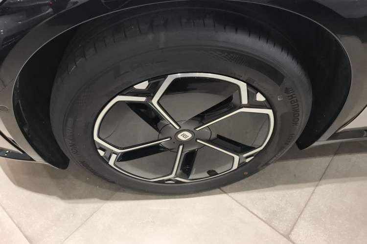 Used  YU7 2025 Ultra-Long Range All-Wheel Drive Pro Version