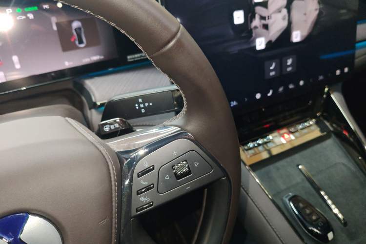 Used Denza Z9 2024 630 km All-Wheel Drive Max Version
