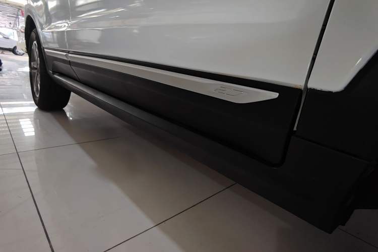 Used Changan CS55 2017 1.5T Manual Colorful Edition
