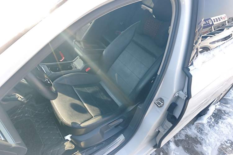 Used Volkswagen Lamando 2015 230TSI DSG Fashion Edition
