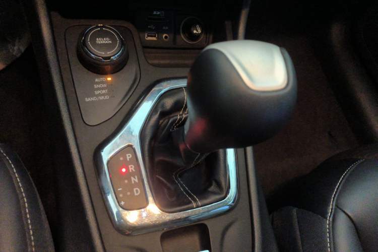 Used  Cherokee 2016 2.4L Professional Smart Version
