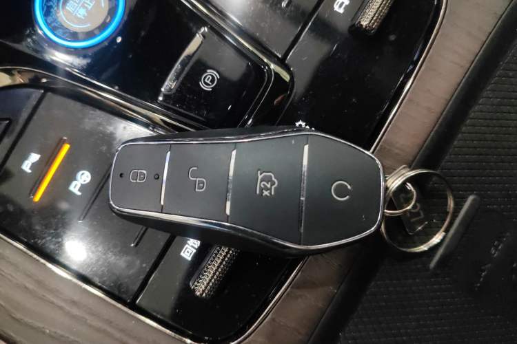 Used BYD Han 2024 EV Glory Edition 610 km All-Wheel Drive "Tian Shen Zhi Jia" Intelligent Driving Model
