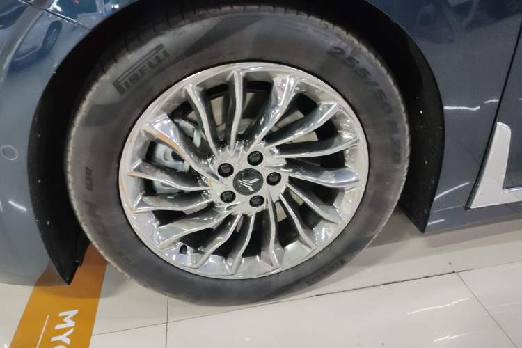 Used VOYAH Dream 2025 PHEV Four-Wheel-Drive Flagship Version – Qiankun Edition
