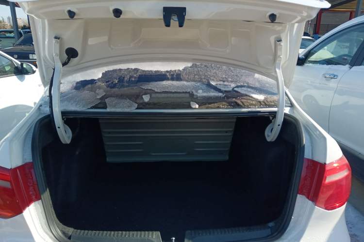 Used Volkswagen Jetta 2015 Value Edition 1.6L Manual Fashionable Style
