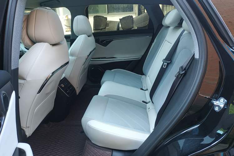 Used VOYAH FREE 2025 318 318 km Rear-Drive Touring Edition
