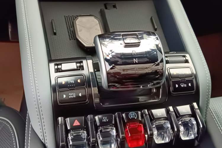 Used  Leopard 5 2023 Explore Edition