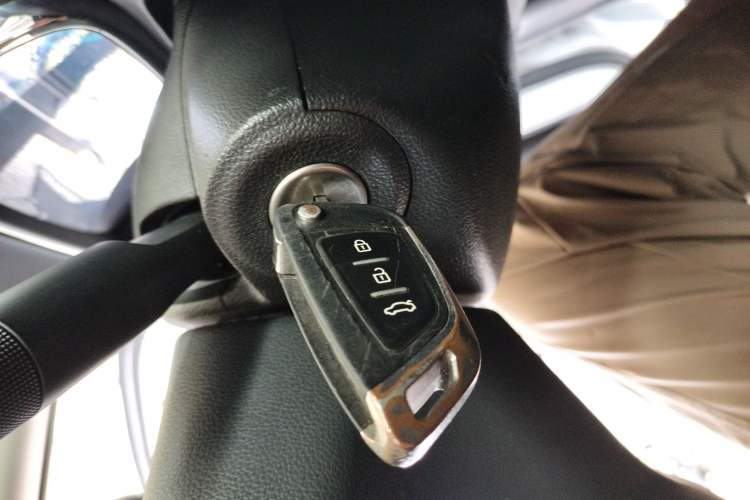 Used Chevrolet Trax 2016 1.4T Manual Two-Wheel Drive Comfort Version with Sunroof
