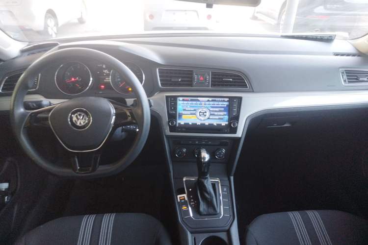 Used Volkswagen Lamando 2015 230TSI DSG Fashion Edition

