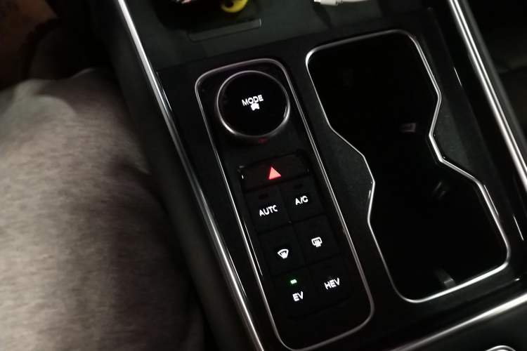 Used Chery Fengyun T9 2024 120 Long-Range Luxury Version 5 Seats Lithium Iron Phosphate
