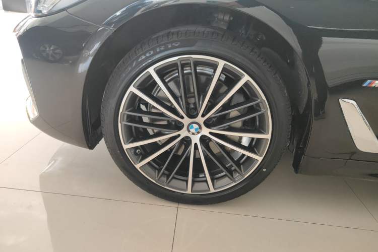 Used BMW 5 Series 2022 Second Facelift 530Li Leading Edition M Sport Package
