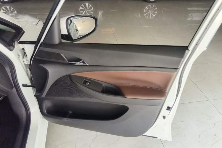 Used Buick GL6 2019 18T 6-Seater Connected Luxury Version China VI Standard
