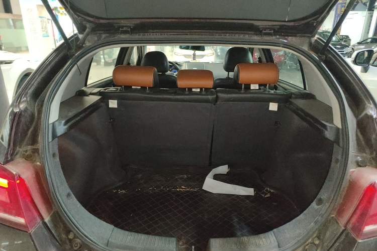 Used Geely Auto Emgrand 2016 Hatchback RS 1.5L Manual - Upward Edition
