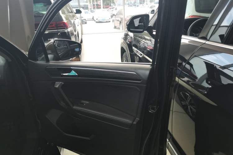 Used Volkswagen Tiguan L 2017 380TSI Automatic All-Wheel-Drive Luxury Edition