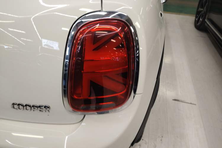 Used MINI MINI 2021 1.5T COOPER Classic Edition Five-Door Version
