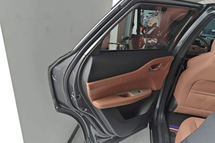 Used Changan UNI-Z New Energy 2024 Blue Whale Smart Electric iDD 125km Beyond Edition
