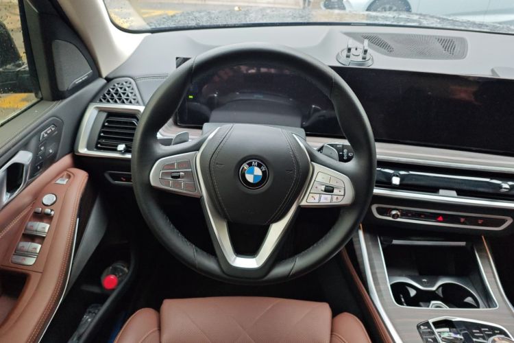 Used BMW X7 2023 xDrive40i Luxury Package with Leading Features
