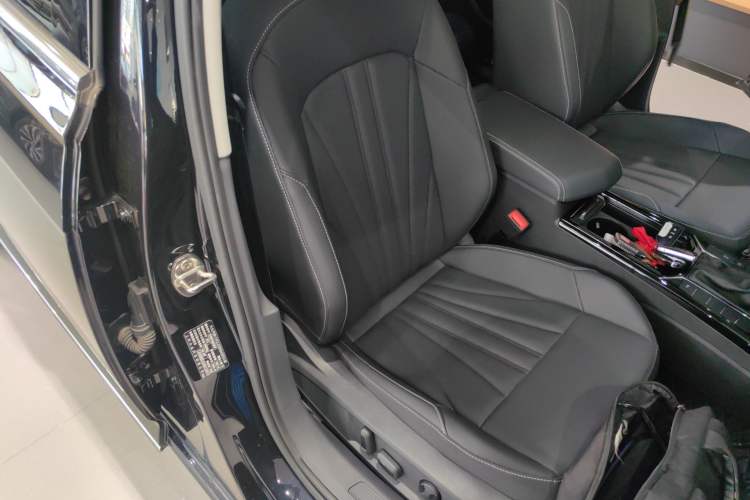 Used Volkswagen Passat 2025 Premium Version 380TSI Dragon Edition
