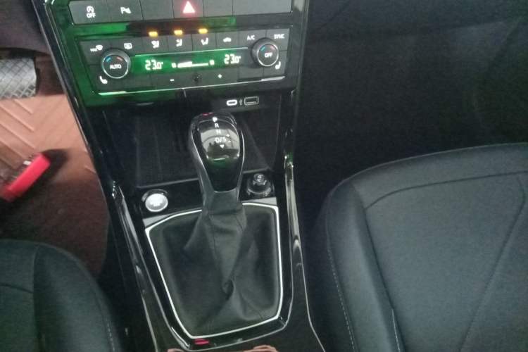 Used Volkswagen Tharu 2025 NewRui 300TSI Prestige Edition
