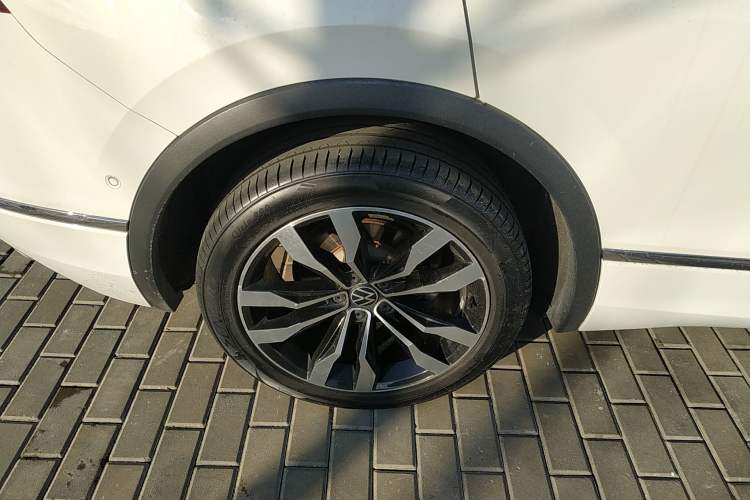 Used Volkswagen Tiguan L 2021 330TSI Automatic Two-Wheel Drive R-Line Enhanced Edition
