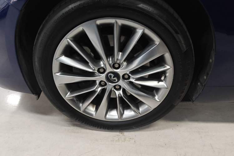 Used Infiniti Q50L 2018 2.0T Enjoyment Version China VI Standard
