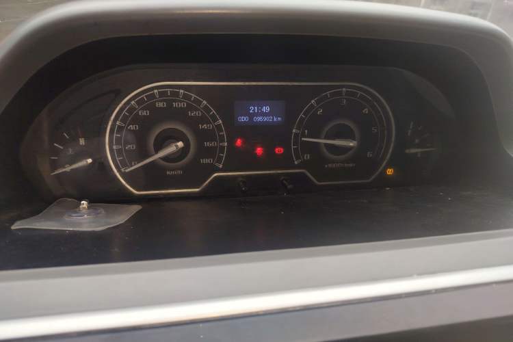 Used SAIC MAXUS Xintu V80 2019 2.5T Classic Edition 6-Speed Manual – Aoyuntong Short Wheelbase Mid-Height Design 5/6 Seats