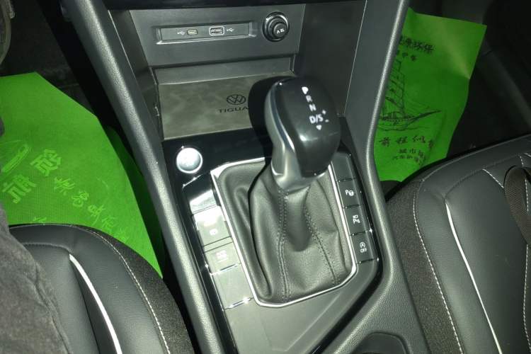 Used Volkswagen Tiguan L 2024 Outstanding Model 330TSI Automatic Two-Wheel Drive R-Line Dragon Glory Edition
