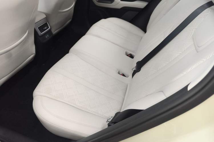 Used BYD Yuan UP 2025 Intelligent Driving Version 401 km Leading Edition