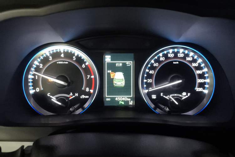 Used Toyota Highlander 2018 2.0T Four-Wheel Drive Luxury Version 7 Seats China VI Standard