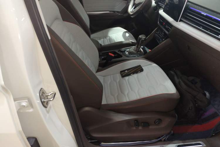 Used Volkswagen Tiguan L 2023 Facelift 380TSI Automatic All-Wheel Drive R-Line Flagship 7-Seater
