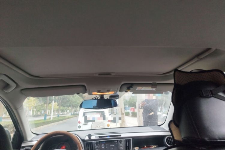 Used Toyota RAV4 2016 2.0L CVT Two-Wheel Drive Fashion Edition China V Standard
