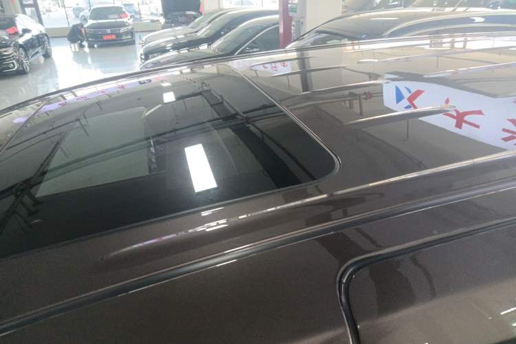 Used Buick GL8 2023 Facelifted Land Cruiser Executive Luxury Version
