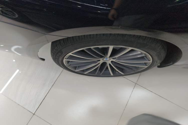 Used BMW 5 Series 2021 Facelifted 530Li Leading Edition M Sport Package
