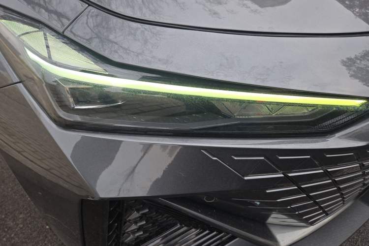 Used Changan UNI-V iDD 2023 ZhiDian iDD 1.5T 113km ZhiKu Model
