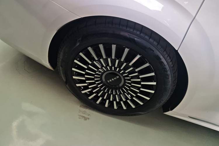 Used Zeekr 009 2024 7-Seater Walk-Through Version Four-Wheel Drive 108 kWh