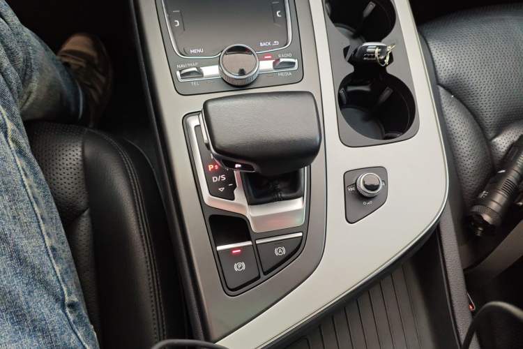 Used Audi Q7 2018 40 TFSI Comfort Model