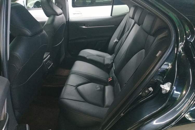 Used Toyota Camry 2021 2.0G Luxury Edition
