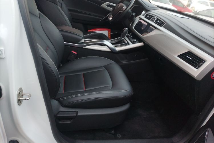 Used Geely Auto Emgrand X7 Sport 2018 1.8TD Automatic Two-Wheel Drive Smart 4G Connected Version
