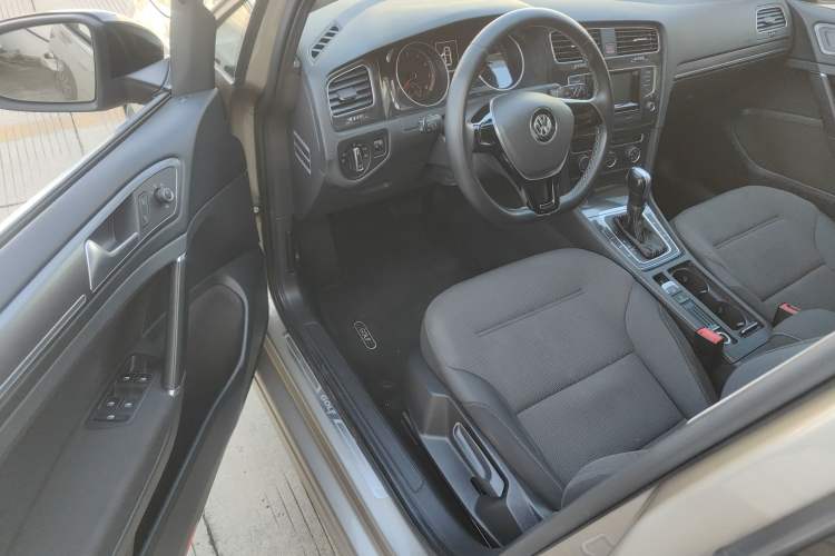 Used Volkswagen Golf 2017 230TSI Automatic Comfort Edition – Celebrating Milestone of One Million Units
