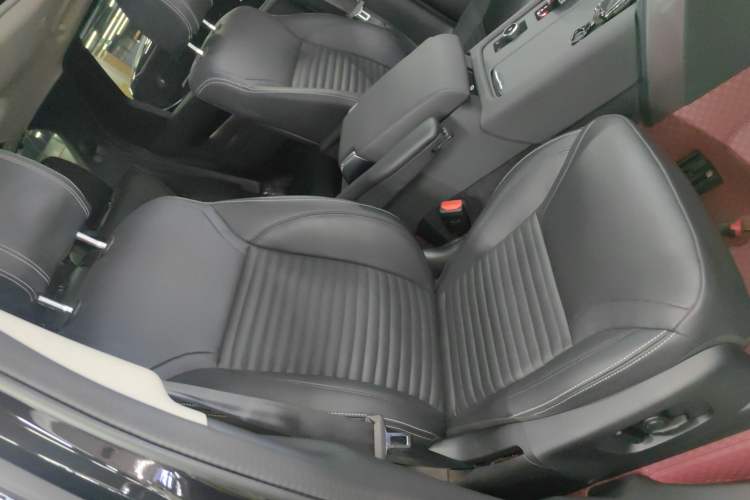 Used Land Rover Discovery 2024 360 PS S