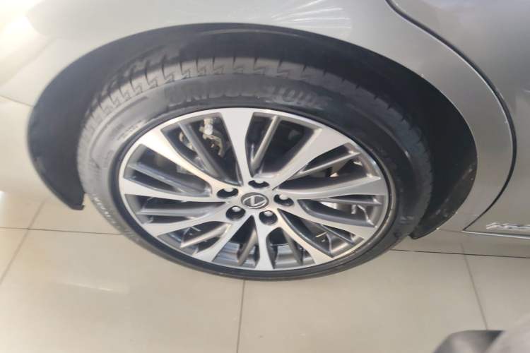 Used Lexus ES 2020 300h Premium Edition
