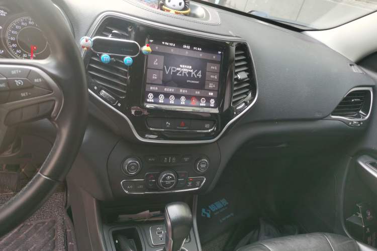 Used Jeep Cherokee 2019 2.0T Two-Wheel Drive Smart Enjoyment Version China VI
