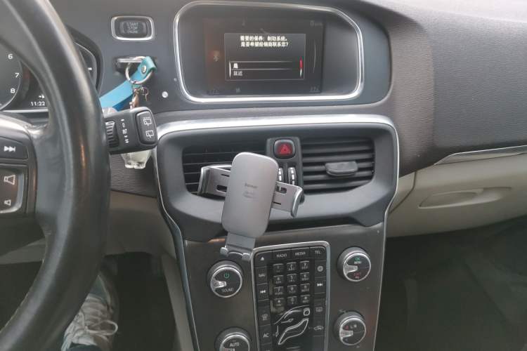 Used Volvo V40 2015 1.6T Zhiyi Edition