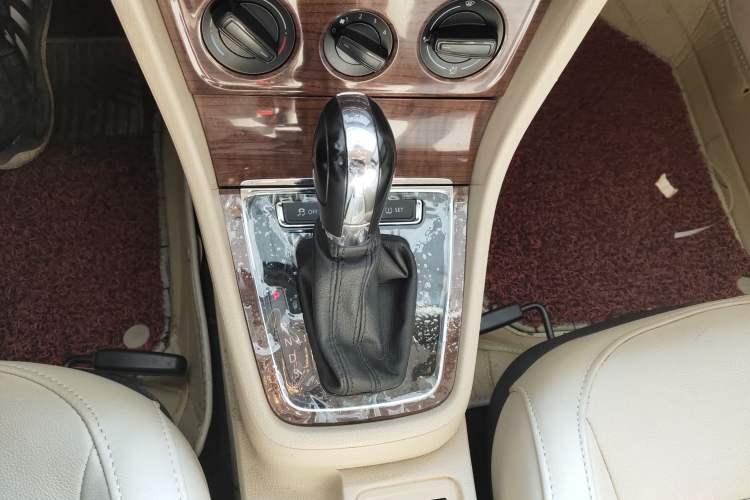 Used Volkswagen Lavida 2013 Restyled Classic 1.6L Automatic Comfort Edition