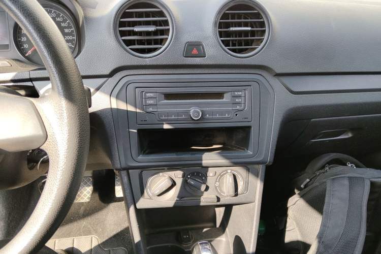 Used Volkswagen Jetta 2015 1.6L Automatic Fashion Model
